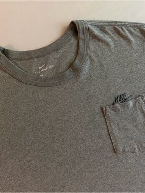 Nike Premium Essentials Pocket T-Shirt Men 2XL Loose Fit Thick Embroidered Logo